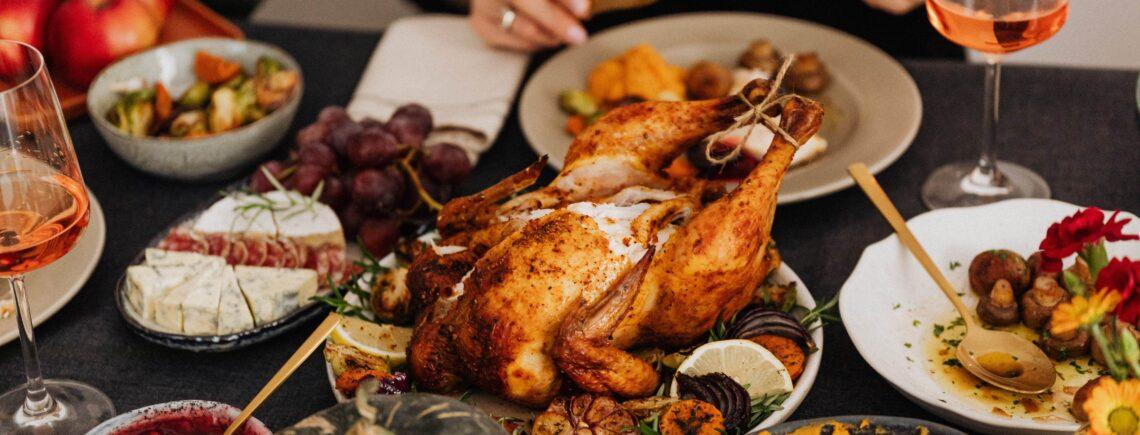 Mesa con comidas típicas de otoño elaboras con producto español